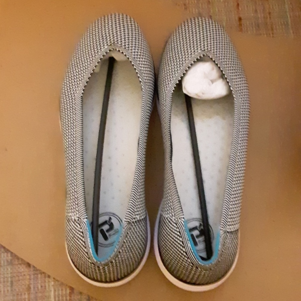 shoes - Picture 2 of 3